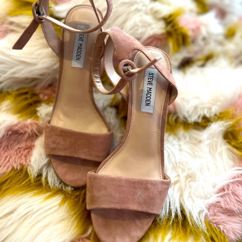 Never worn Steve Madden suede heels, blush size 8